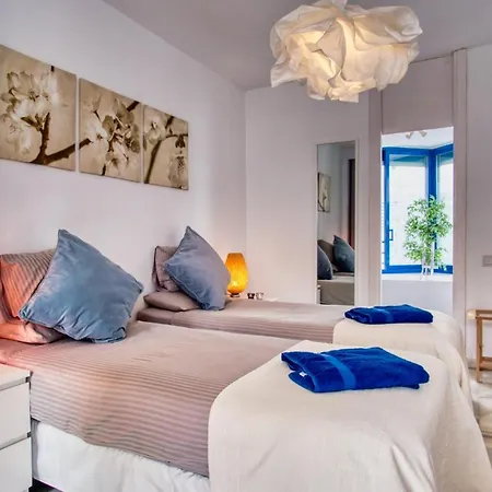 Seaside Penthouse Apartment *